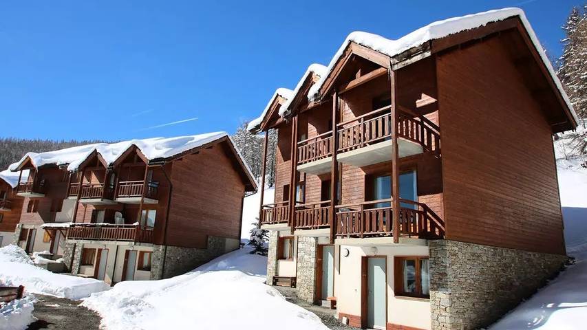 Chalet pour 8 personnes, avec vue ainsi que piscine et balcon - 1