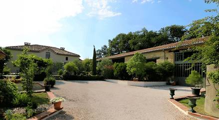 Gîte pour 4 personnes, avec jardin ainsi que jacuzzi et terrasse dans le Gers