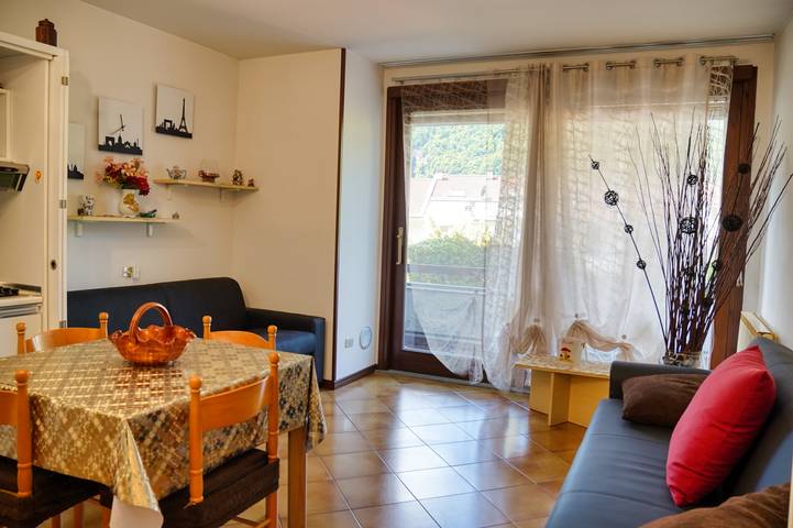 Baita per 4 persone, con Balcone e Terrazza nonché Piscina e Panorama in La Valsàssina