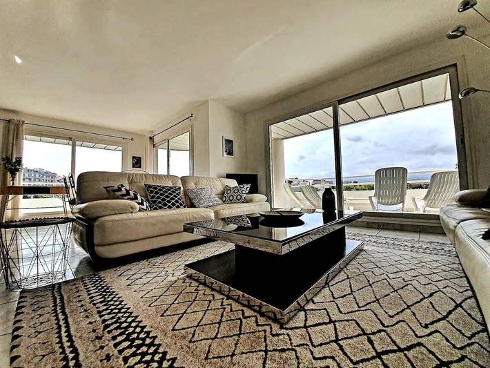 Gîte pour 4 personnes, avec balcon dans Gare D Antibes