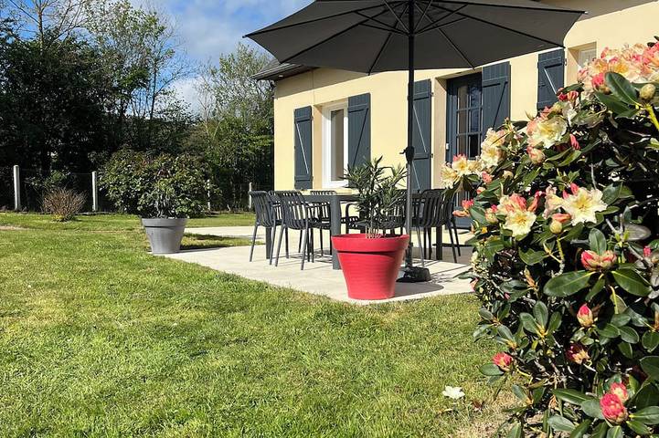 Location de vacances pour 8 personnes, avec jardin à Cerisy-Belle-Étoile