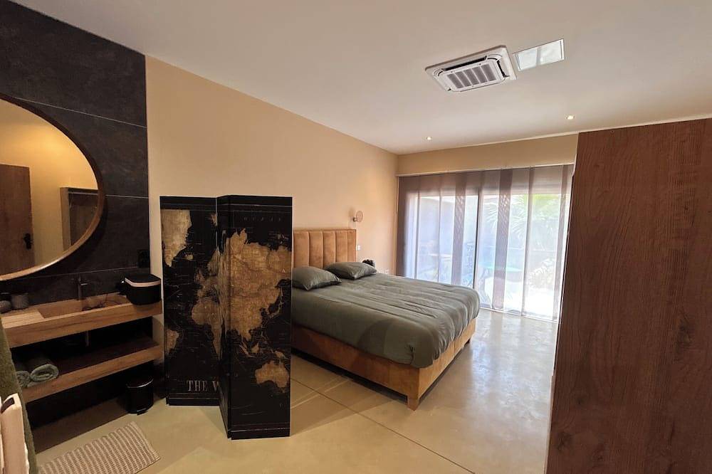 Luxury private suite, the colonial house in Torreilles, Côte d'Améthyste