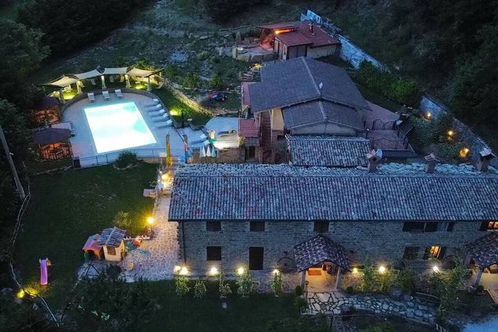 Room in typical farmhouse, nestled in the green hills of Gubbio in Gubbio, Umbrien