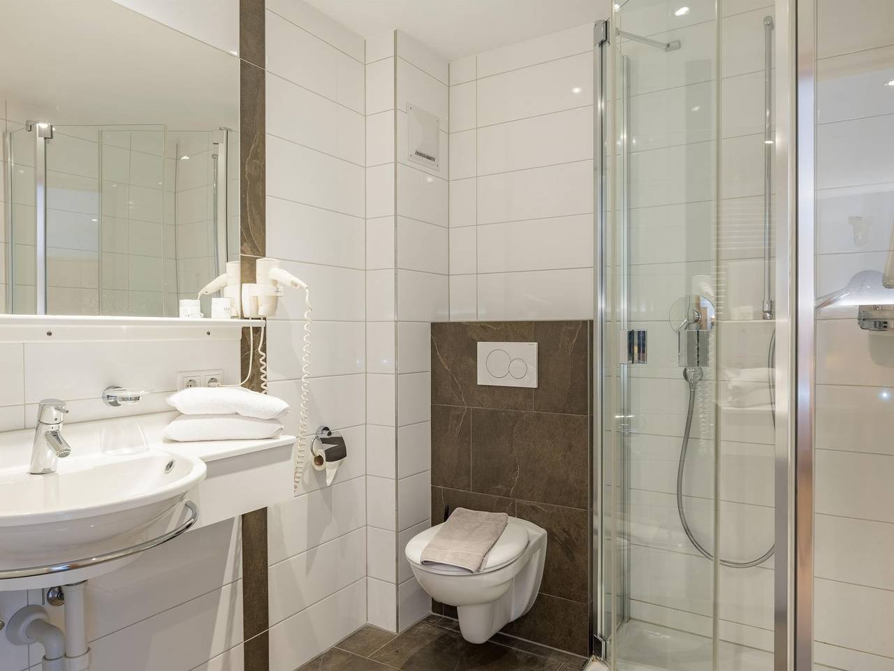 Hotel & Gasthof Adler - Doppelzimmer, Dusche, Wc, 1 Schlafraum in Mellau, Bregenzerwald