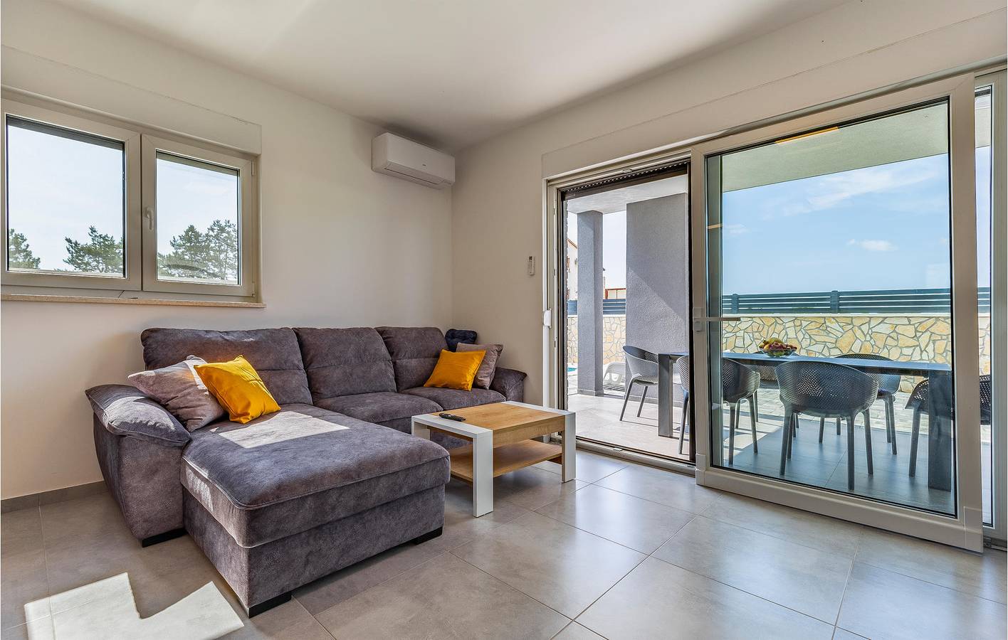 Charmante 130 m² große Wohnung mit Pool, Terrasse und WLAN in der Nähe des Stadtzentrums von Sisan in Pula, Südküste Istrien