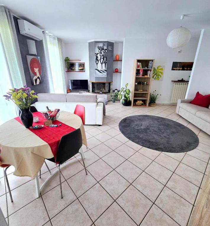 Ferienwohnung für 5 Personen, mit Balkon und Terrasse in Brusimpiano