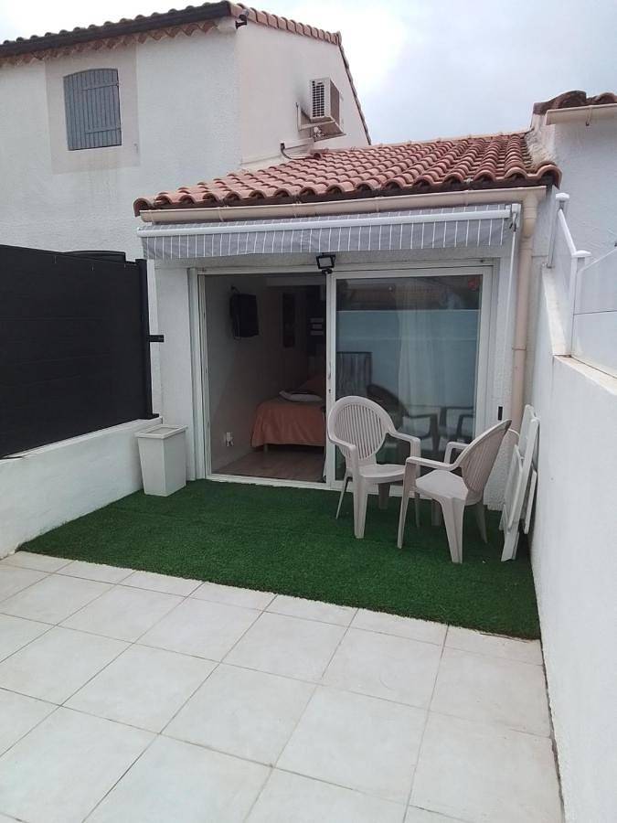Double Room with Terrace in Lunel, Côte méditerranéenne (France)