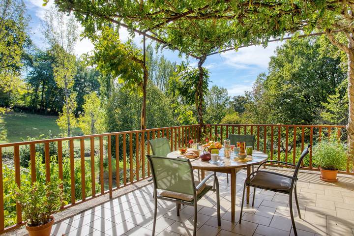 Gästezimmer 'Piscine, Parking, Clim, Wifi, Petit déjeuner, Jardin 4 ha, Hôtes parlent anglais' in Sarlat-la-Canéda, Périgord Noir