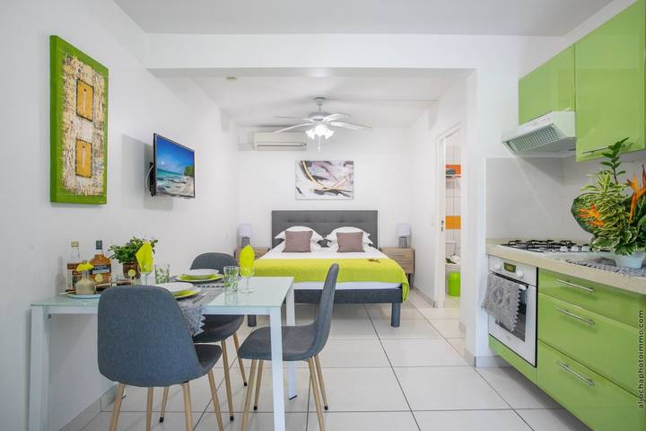 Studio pour 2 personnes, avec jardin et terrasse