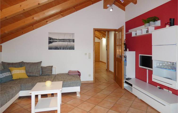 Ganze Ferienwohnung, Cozy 65m² Apartment w/ Parking, TV & WiFi - 400m to Aufhofener Weiher in Egling, Tölzer Land