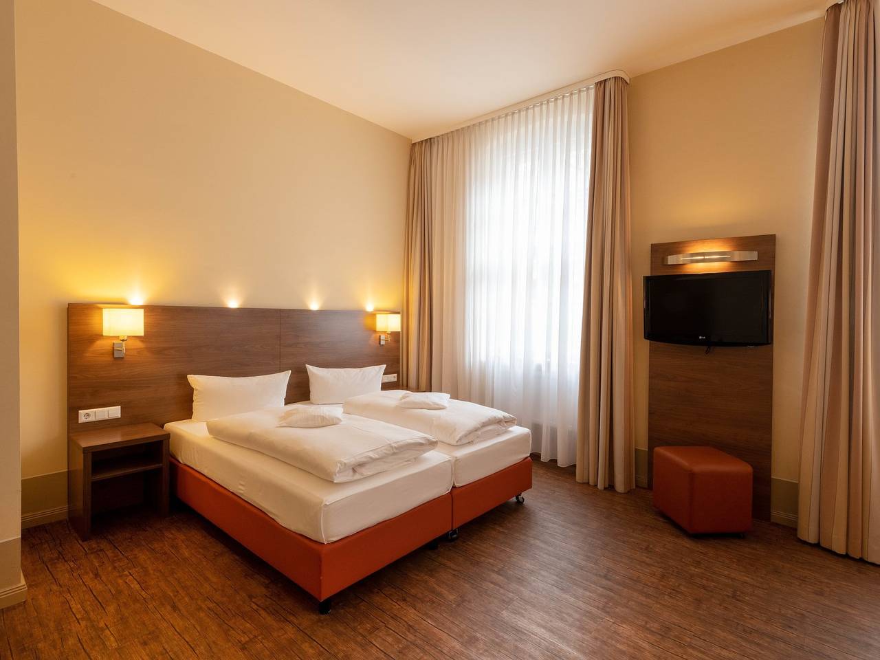 Hotel am Großen Waisenhaus - Doppelzimmer "Quartier de luxe" mit Dusche/Wc, inkl. Frühstück in Schloss Sanssouci, Potsdam und Umgebung