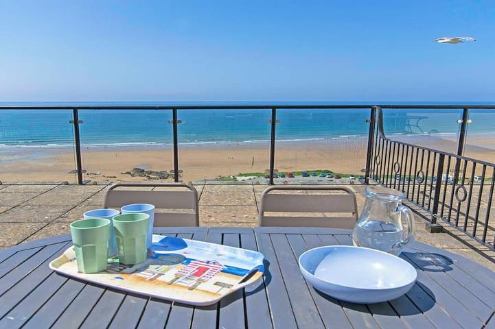 Location de vacances pour 5 personnes, avec balcon ainsi que piscine et jardin à Croyde