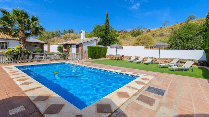 Chalet para 8 personas, con piscina además de balcón/terraza y jacuzzi en Antequera - 3