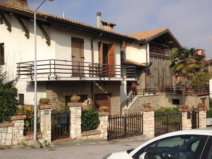 Casa vacanza per 4 persone, con Giardino e Panorama a Falconara Marittima