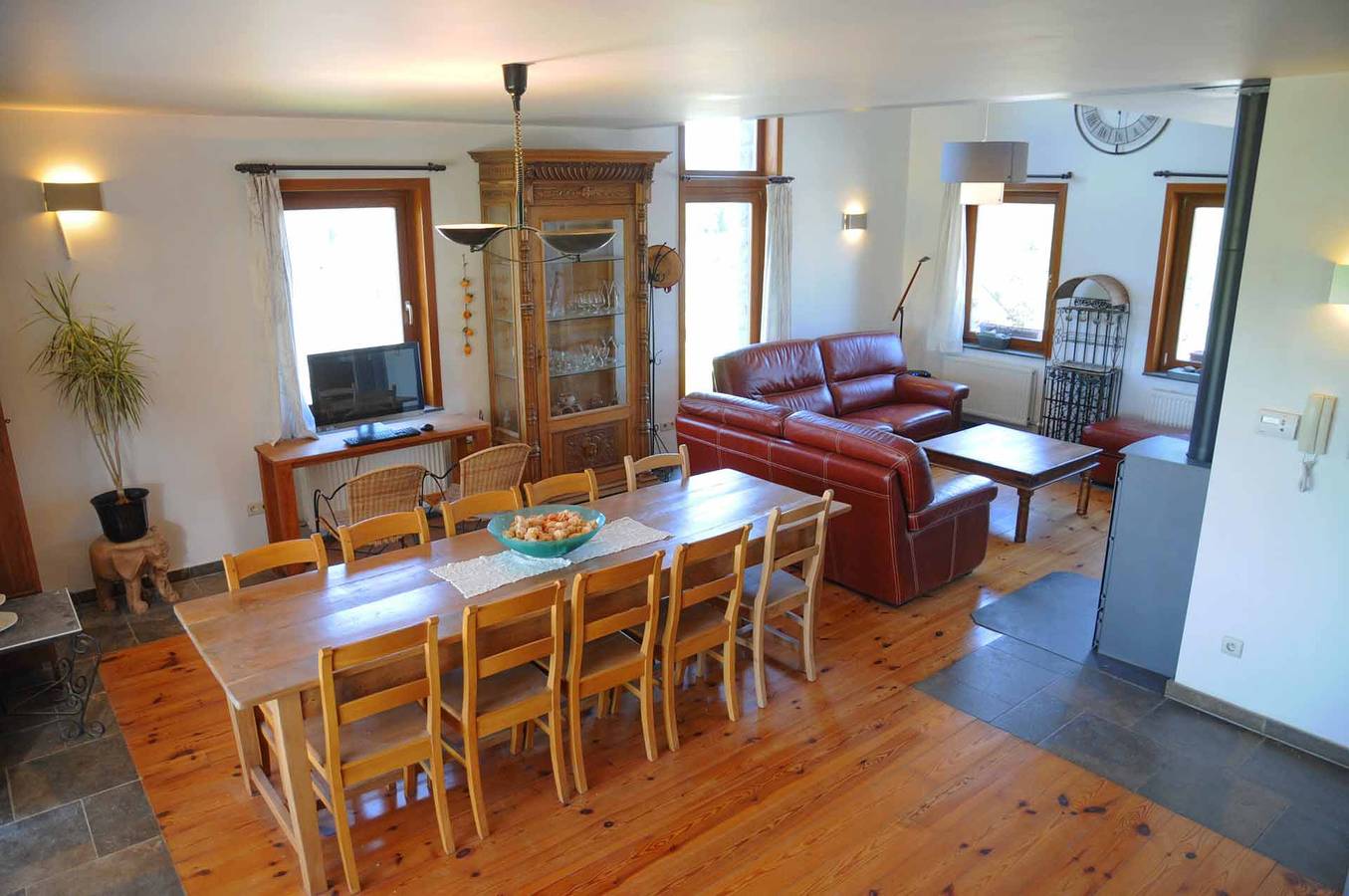 Large 8 person holiday home near Durbuy - Xbox and Sauna. in Somme-Leuze, Région de Namur