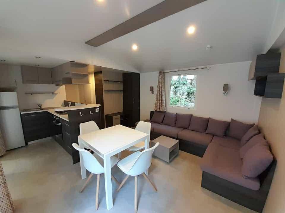 Bungalow 300 m de la plage camping les pierres couchées in Saint-Brevin-les-Pins, Côte de Jade