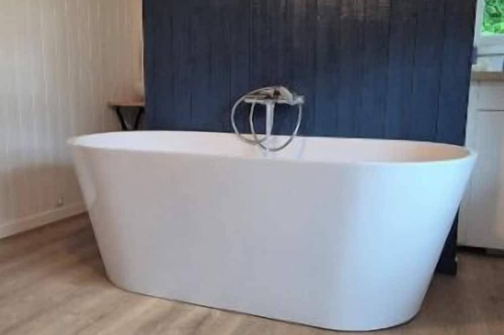 Le Chalet balnéothérapie d’Alexan in Quinssaines, Région de Montluçon