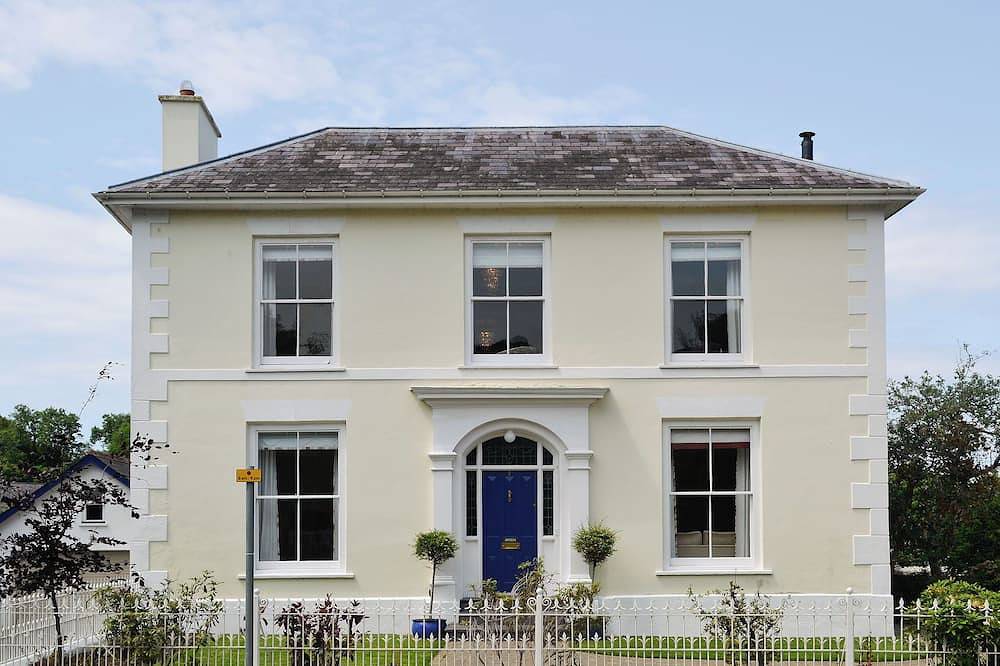 4 bedroom accommodation in Aberaeron in Aberaeron, Cardigan Bay