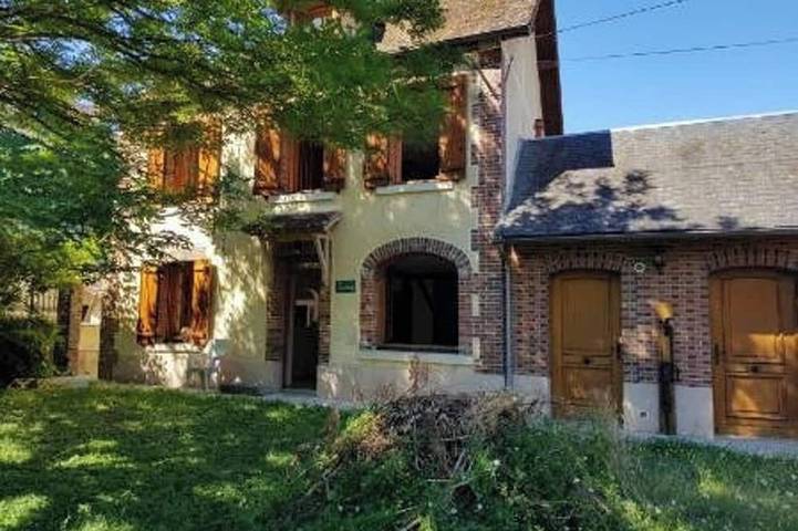 Location de vacances pour 8 personnes, avec Balcon/Terrasse ainsi que Terrasse et Jardin à Cézy