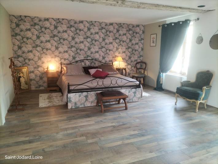Chambre d’hôte pour 3 personnes, avec jardin dans la Loire - 2