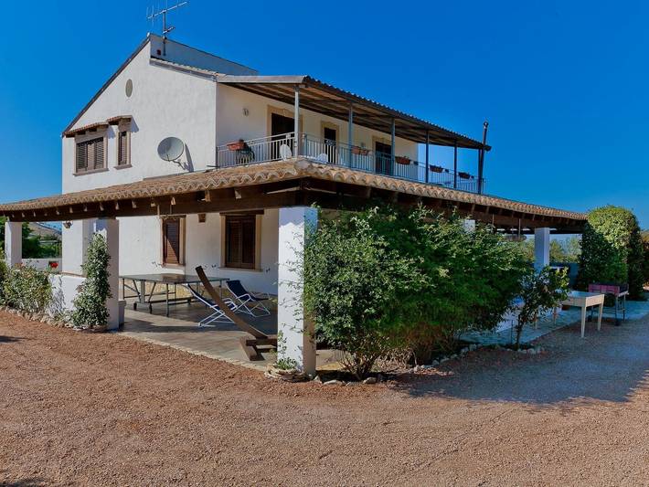 Agriturismo per 10 persone, con giardino e piscina nonché terrazza, adatto a famiglie con bambini a Castellammare del Golfo