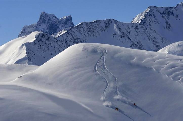 Ferienwohnung für 6 Personen, mit Balkon und Terrasse sowie Ausblick in Pettneu am Arlberg