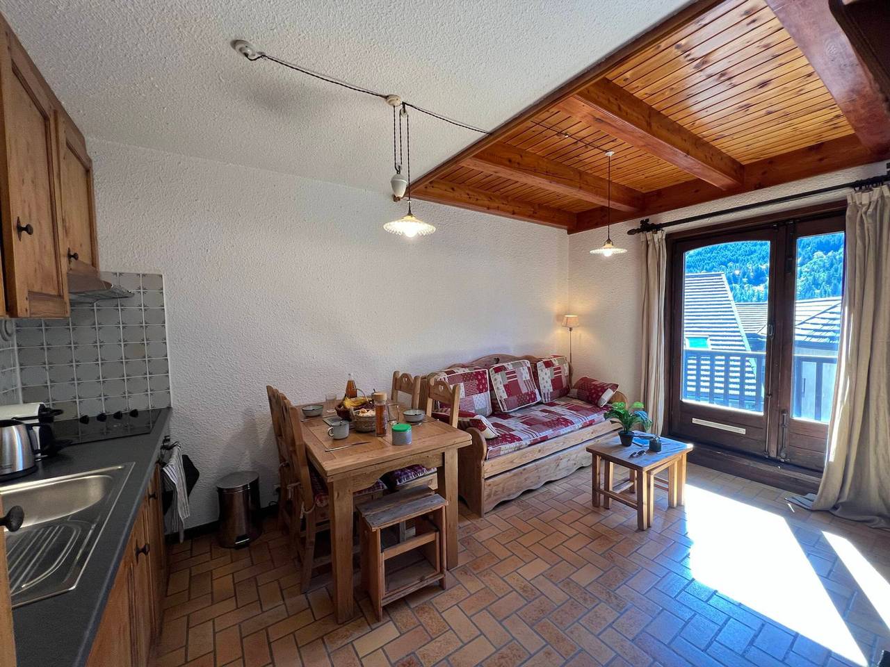 Entire apartment, Cozy Apartment in Village Center with Fireplace in Le Monêtier-les-Bains, Serre Chevalier