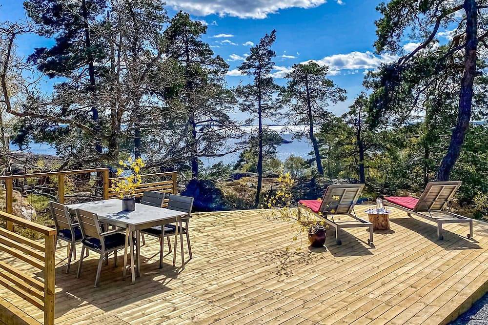 Lovely home in Sorunda with kitchen in Nynäshamn