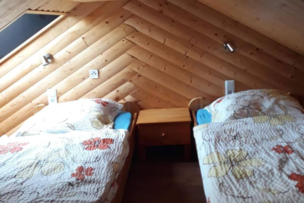 Sonniges Ferienhaus mit gemütlichem Schlafboden, idylisch gelegen im Garten. in Barth, Vorpommern-Rügen