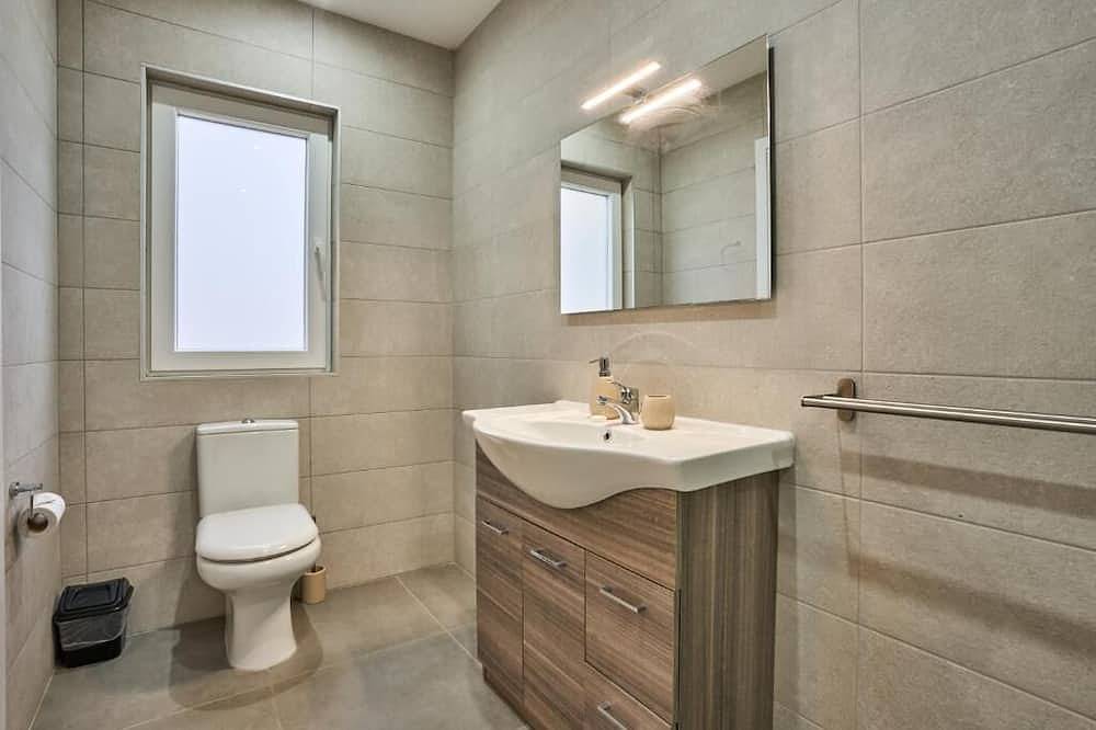 Il-Girna- Modern Seaside Accommodation-Comfort Triple Room in Marsaskala, Malta Island