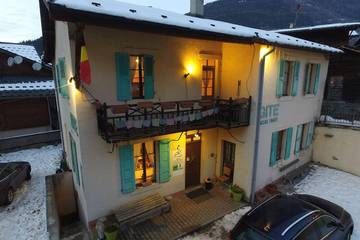 Gîte pour 36 personnes, avec jardin et terrasse dans Office De Tourisme Des Houches