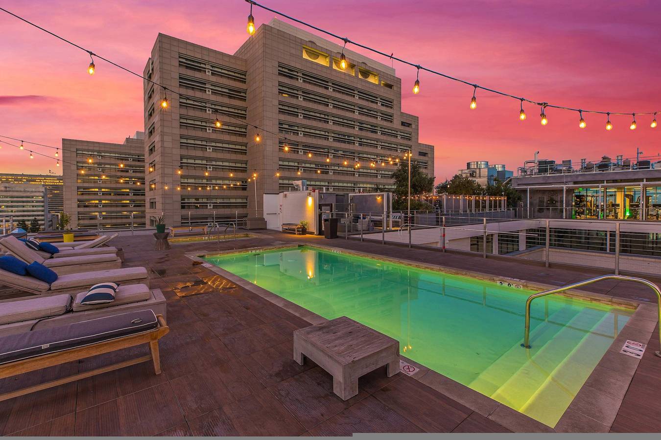 Entire apartment, Stylish 2Br 2Ba At Hwh by Oneluxstay in Los Angeles, Los Angeles County