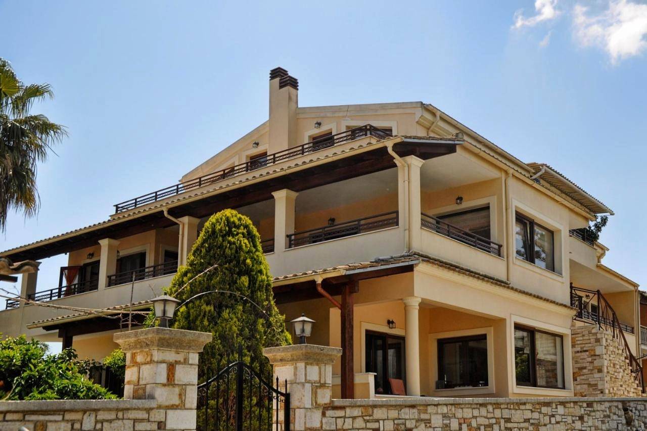 Villa - Beach Front in Gouvia, Korfu