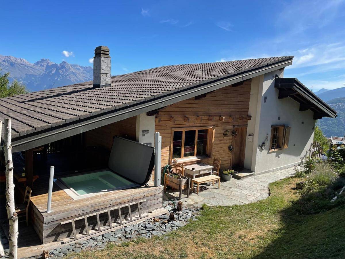 Chalet cosy Le Bouquetin jacuzzi et sauna idéal familles & couples vue imprenable in Nendaz, Walliser Alpen