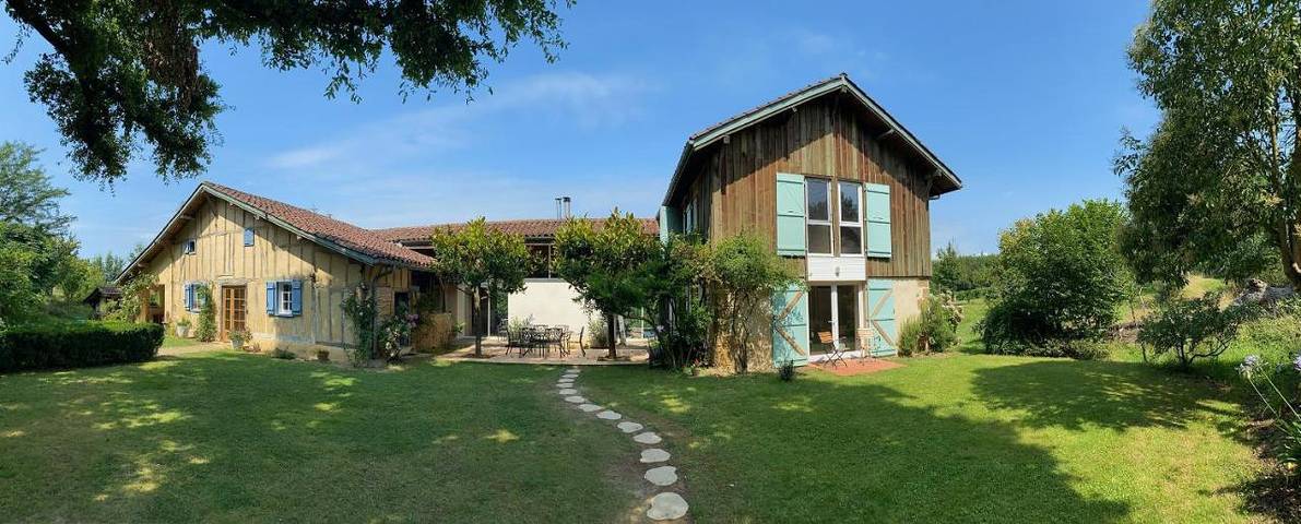 Gîte pour 6 personnes, avec Terrasse ainsi que Jardin et Vue dans Sainte-Christie-d'Armagnac