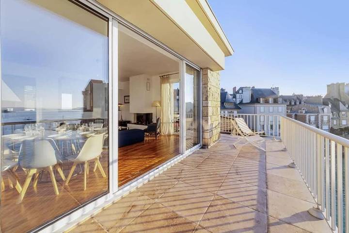 Gîte pour 8 personnes, avec terrasse dans Tour Solidor