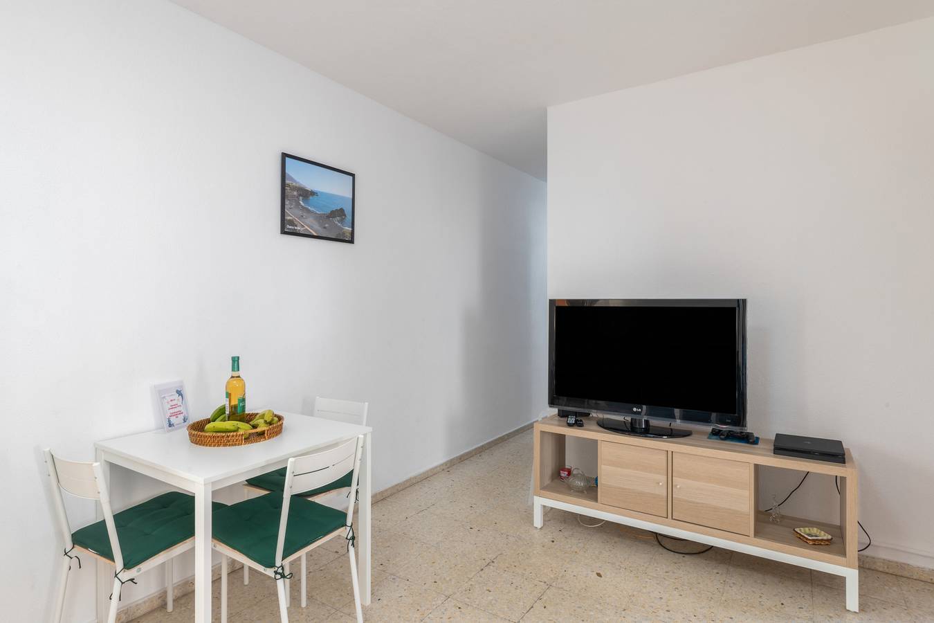 Apartamento entero, Apartamento 'Brisa De Mar' con vistas a la montaña, balcón y Wi-Fi in Puerto Naos, Los Llanos de Aridane