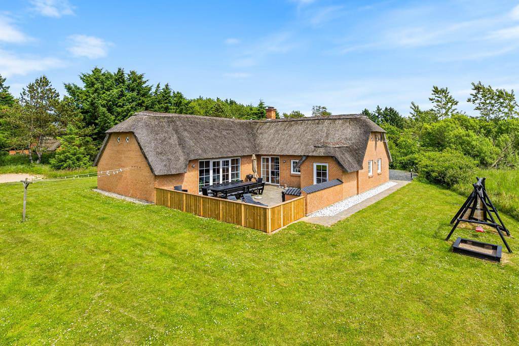 Wunderschönes Ferienhaus mit Pool und Spielgeräten in Vester Husby, Husby (Dänemark)