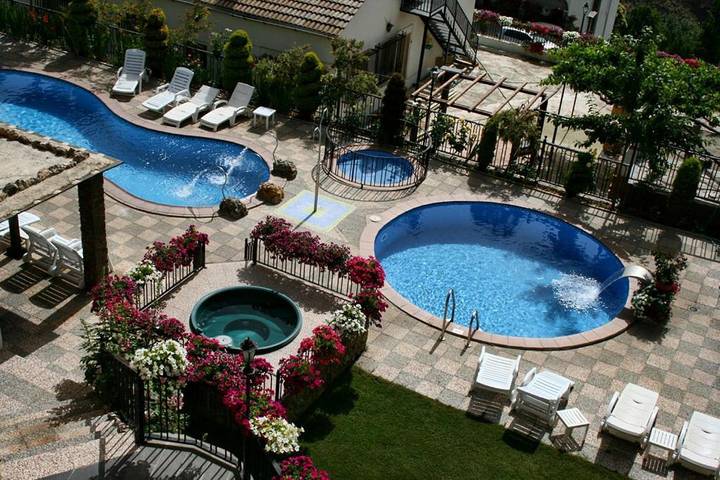 Casa rural para 2 personas, con Jacuzzi y Terraza además de Jardín y Piscina para niños en Yegen - 2