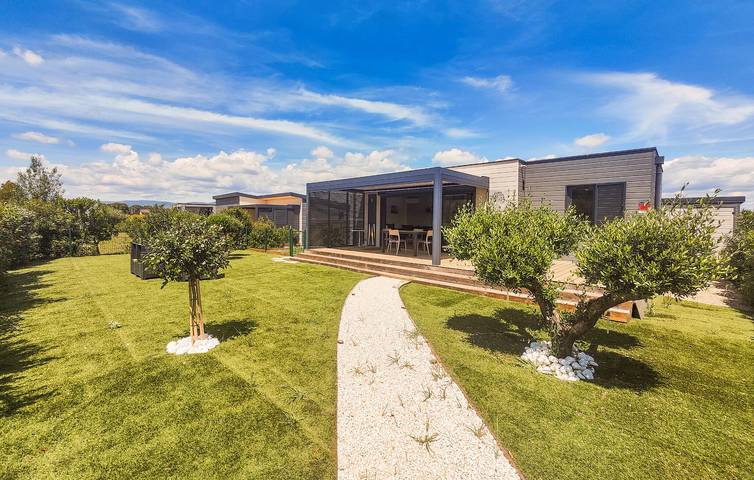 Location de vacances pour 5 personnes, avec jardin ainsi que piscine et terrasse à Olonzac