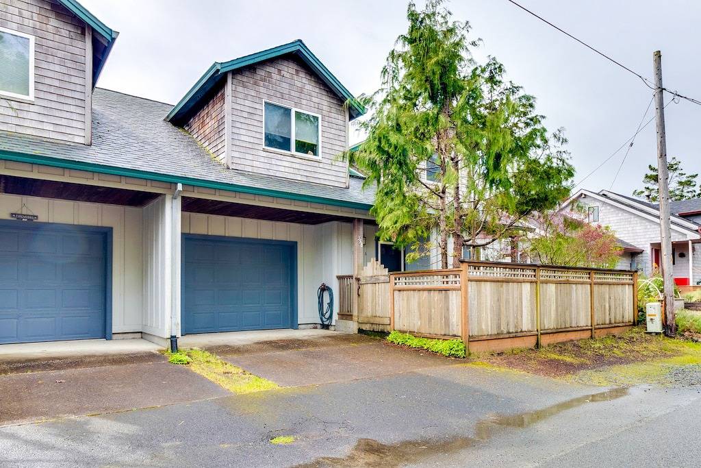 Entspannendes, hundefreundliches Haus mit Terrasse und geräumigem Wohnbereich. (Mca # 439) in Manzanita, Tillamook County