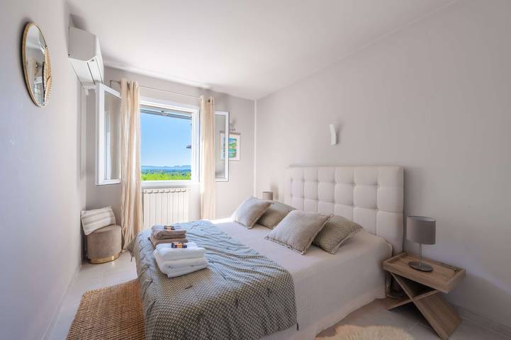 Location de vacances pour 8 personnes, avec jardin et piscine, adapté aux familles à Noves - 4