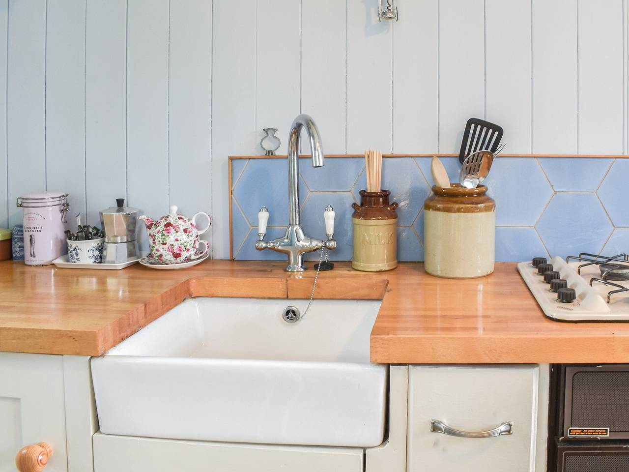 Farmhouse Garden Shepherds Hut in Frensham, Surrey