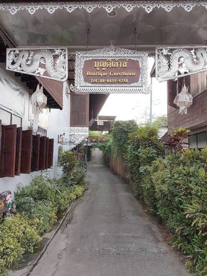 Maison d’hôte pour 10 personnes, avec terrasse dans Mae Hong Son