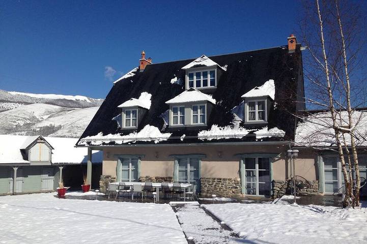 Gîte pour 16 personnes, avec Terrasse et Jardin