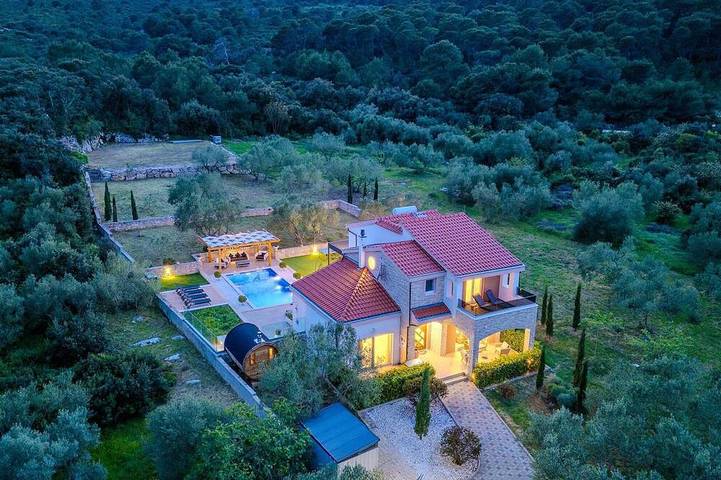 Villa for 7 personer, med hage og balkong i tillegg til sauna i Kali