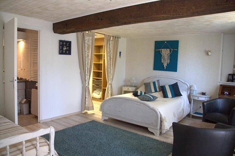 Deluxe Family Suite in Saint-Ouën-des-Toits, Mayenne