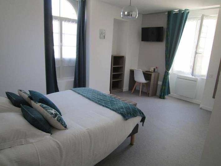 Hôtel pour 3 personnes, avec Terrasse dans Ruillé-Froid-Fonds