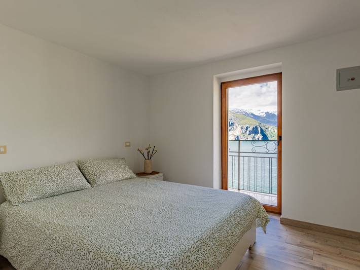 Miki Mhouse in Verceia, Comer See