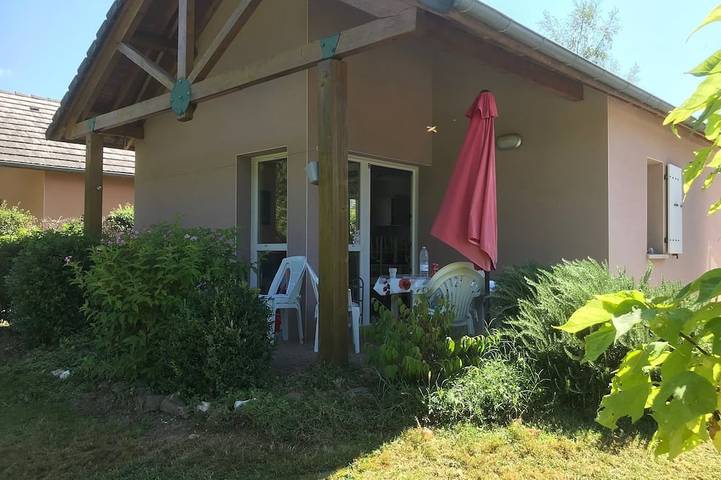 Gîte pour 4 personnes, avec Terrasse dans Saint-Geniez-d'Olt-et-d'Aubrac